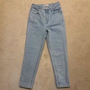 Guess Mom Jean Light Wash Size 27